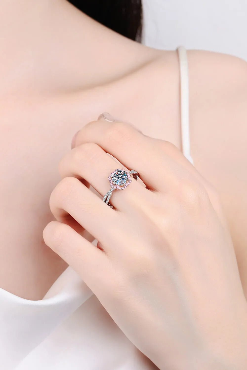 1 Carat Moissanite Flower - Shaped Crisscross Ring - CNCO